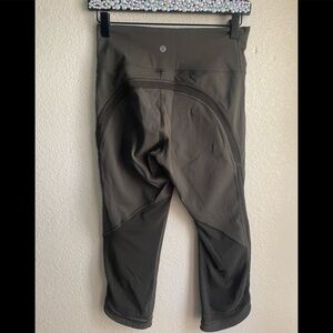 Lululemon green mesh capri size 8